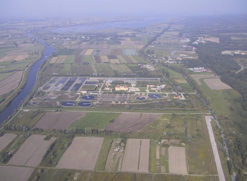 Elbląg, Elbląskiej oczyszczalni ścieków grozi katastrofa budowlana i ekologiczna. Widok z lotu ptaka Elbląg, Elbląskiej oczyszczalni ścieków grozi katastrofa budowlana i ekologiczna. Widok z lotu ptaka
