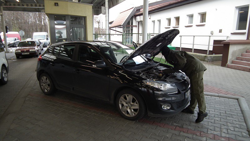 Elbląg, Osobowe renault megane zatrzymane na przejściu w Gronowie