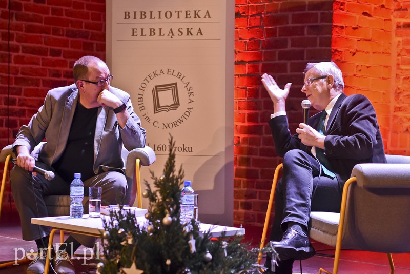 Elbląg, Tomasz Nałęcz (po prawej) i Jacek Nowiński, dyrektor Biblioteki Elbląskiej