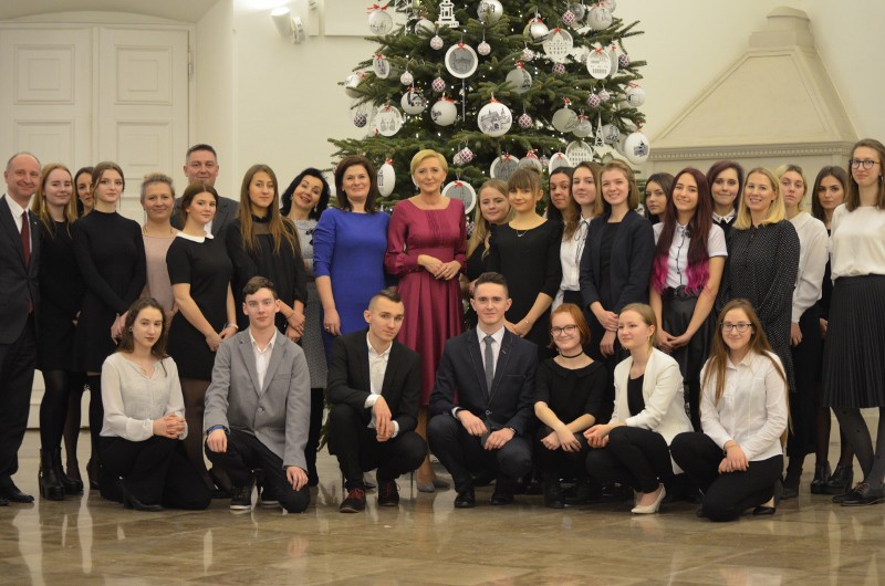 Elbląg, Uczniowie Liceum Plastycznego spotkali się z panią prezydentową Agatą  Kornhauser-Dudą