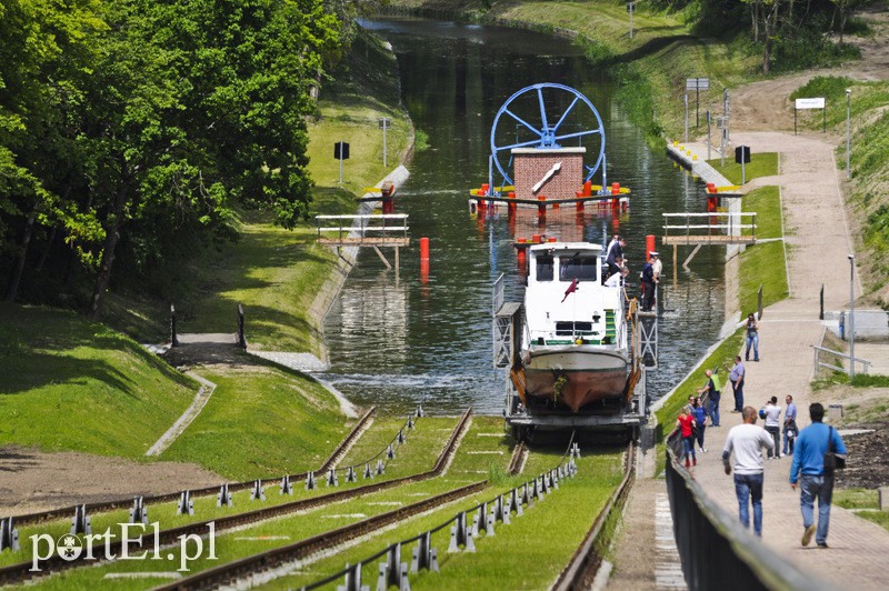 Elbląg, Unikalny system pochylni na Kanale Elbląskim przyciąga turystów