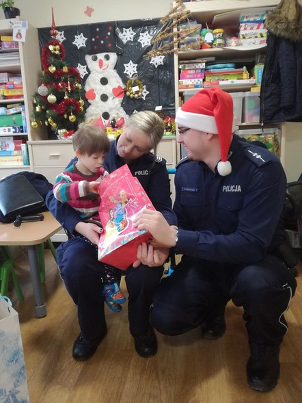 Elbląg, Kolejne dobre uczynki policjantów