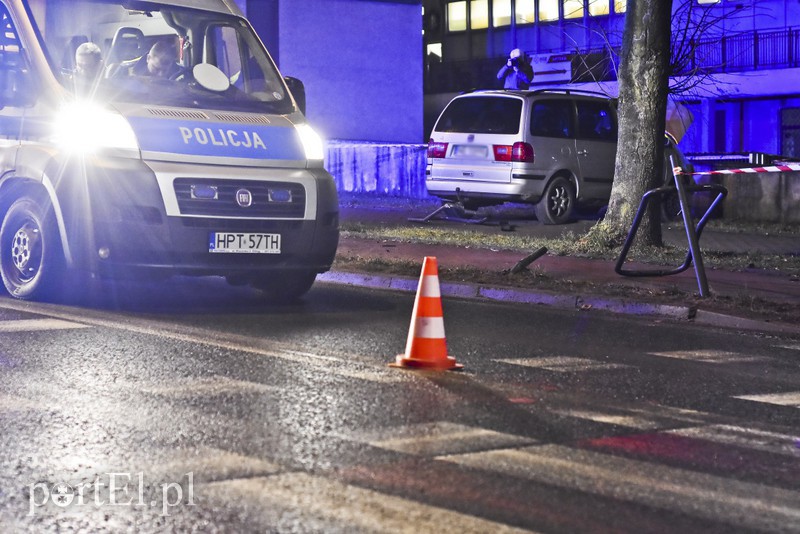 Elbląg, 14 grudnia. Wypadek na przejściu na al. Odrodzenia. Potrącona 76-latka zmarła w szpitalu... Elbląg, 14 grudnia. Wypadek na przejściu na al. Odrodzenia. Potrącona 76-latka zmarła w szpitalu...