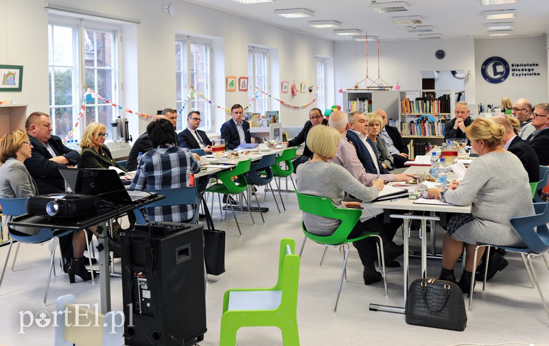 Elbląg, Posiedzenie komisji odbyło się w wyremontowanej bibliotece przy ul. Zamkowej Elbląg, Posiedzenie komisji odbyło się w wyremontowanej bibliotece przy ul. Zamkowej