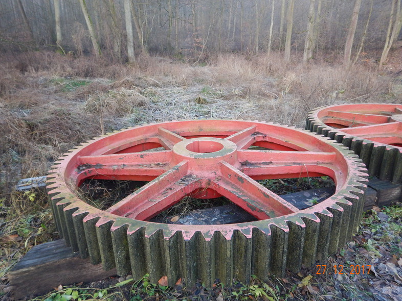 Elbląg, To koło będzie użyte do konstrukcji zegara, obecnie znajduje się na terenie pochylni Buczyniec