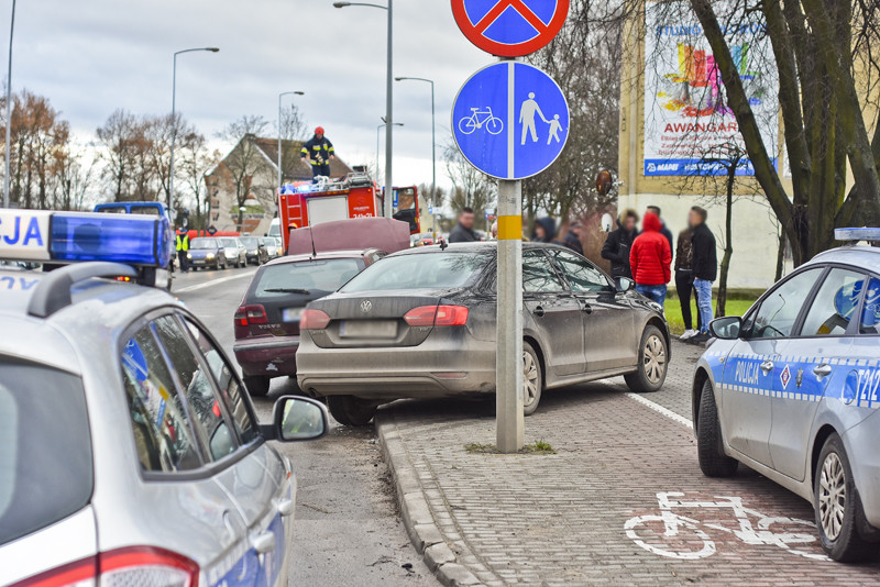 Elbląg, Cztery auta zderzyły się na al. Kardynała Wyszyńskiego