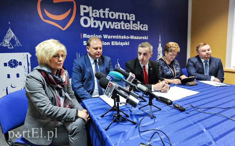 Elbląg, Od lewej: Irena Sokołowska, Michał Missan, Jerzy Wcisła, Elżbieta Gelert i Krystian Kołodyński Elbląg, Od lewej: Irena Sokołowska, Michał Missan, Jerzy Wcisła, Elżbieta Gelert i Krystian Kołodyński