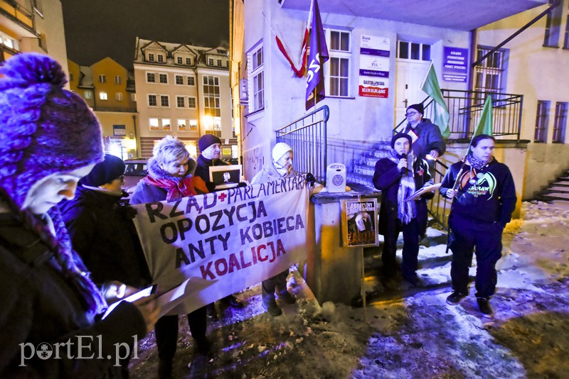 Elbląg, Protestujący zebrali się na ul. Czerwonego Krzyża