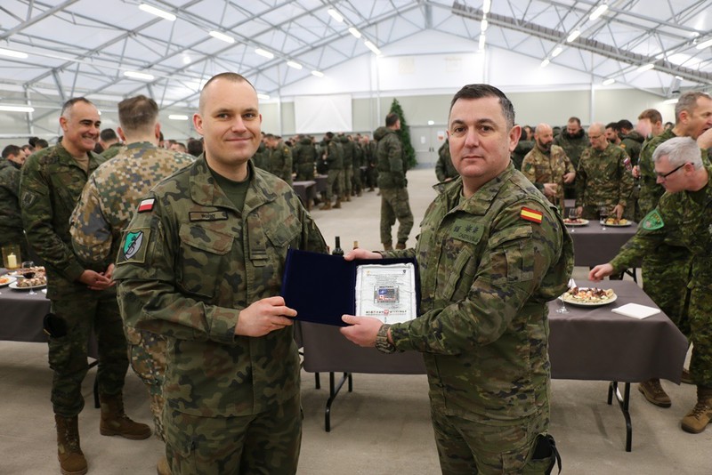 Elbląg, Major Leszek Woźny (z lewej) podczas misji na Łotwie Elbląg, Major Leszek Woźny (z lewej) podczas misji na Łotwie