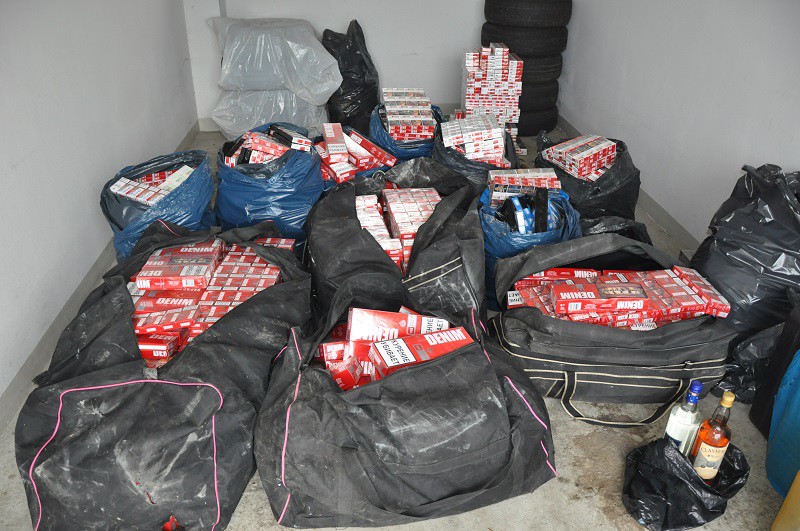 Elbląg, Policjanci z Braniewa przechwycili ponad 171 tys. papierosów bez akcyzy Elbląg, Policjanci z Braniewa przechwycili ponad 171 tys. papierosów bez akcyzy