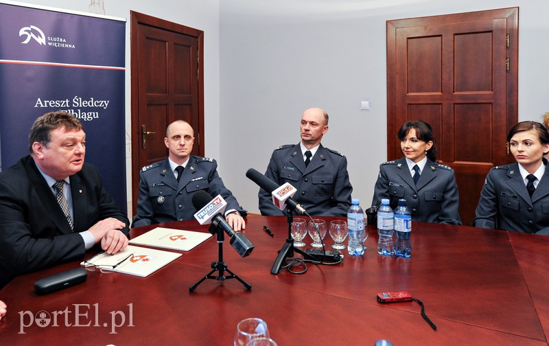Elbląg, Porozumienie podpisali prezydent Witold Wróblewski i ppłk. Robert Witkowski, dyrektor Aresztu Śledczego w Elblągu Elbląg, Porozumienie podpisali prezydent Witold Wróblewski i ppłk. Robert Witkowski, dyrektor Aresztu Śledczego w Elblągu