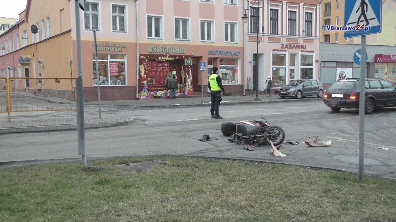 Elbląg, Wjechała w motorowerzystę Elbląg, Wjechała w motorowerzystę