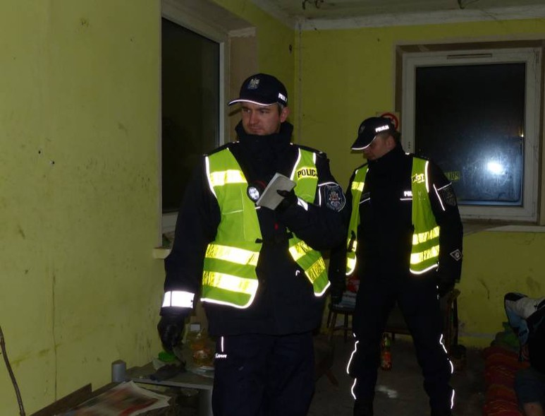 Elbląg, Mróz śmiertelnie groźny. Policjanci szukają bezdomnych Elbląg, Mróz śmiertelnie groźny. Policjanci szukają bezdomnych