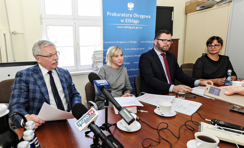 Elbląg, Prokuratura Okręgowa podsumowała rok 2017 - bilans na plusie (na zdj. od lewej prokurator Leszek Gabriel, Elbląg, Prokuratura Okręgowa podsumowała rok 2017 - bilans na plusie (na zdj. od lewej prokurator Leszek Gabriel,
