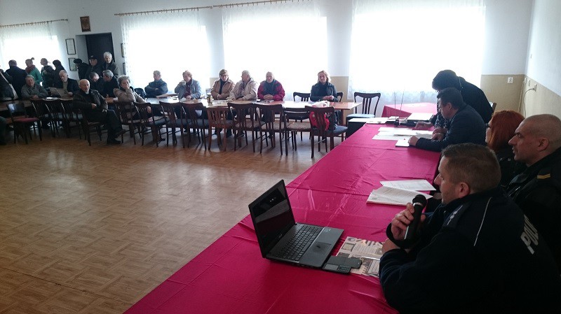 Elbląg, Dzielnicowi spotkali się z działkowcami Elbląg, Dzielnicowi spotkali się z działkowcami