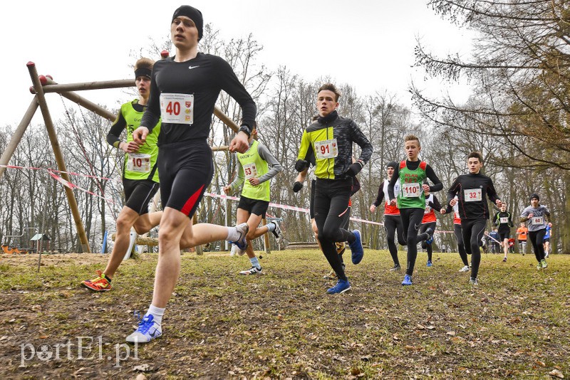 Elbląg, Dominik Rudawski biegnie z nr 40 Elbląg, Dominik Rudawski biegnie z nr 40
