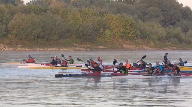 Elbląg, Dobry start elbląskich kajakarzy