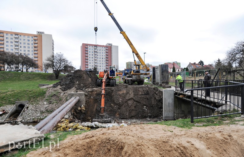 Elbląg, Naprawiają mostek na Kumieli, o Bażantarni cisza