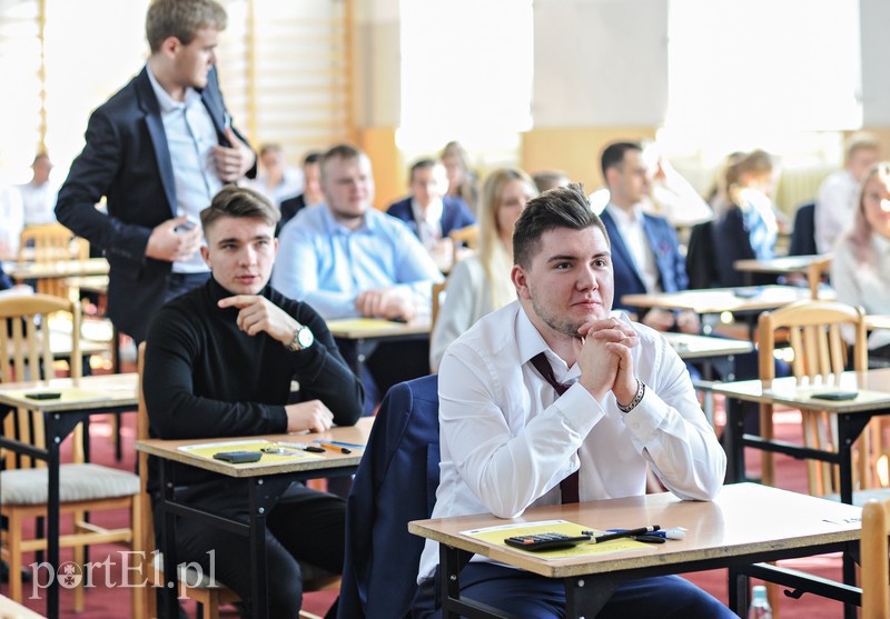 Elbląg, Maturzyści z I LO, tuż przed rozpoczęciem egzaminu na poziomie podstawowym Elbląg, Maturzyści z I LO, tuż przed rozpoczęciem egzaminu na poziomie podstawowym