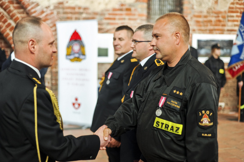 Elbląg, Święty Florian przyniósł strażakom awanse i odznaczenia