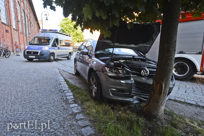 Elbląg, Uderzyła w drzewo na starówce