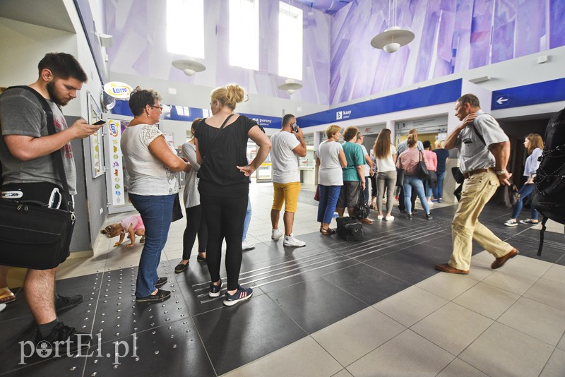 Elbląg, Dworzec PKP w Elblągu, poniedziałek ok. godz. 13 Elbląg, Dworzec PKP w Elblągu, poniedziałek ok. godz. 13