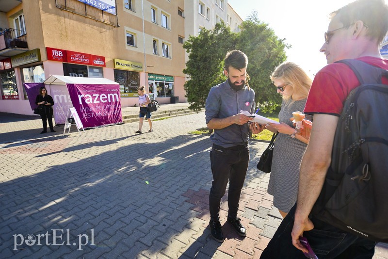 Elbląg, Partia Razem wczoraj w Elblągu zbierała podpisy pod ogólnopolskim projektem skrócenia tygodnia pracy do 35 godzin