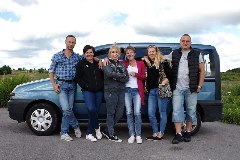 Elbląg, Grupa "Oddam obiad": (od lewej): od lewej: Radosław Apanowicz, Marta Apanowicz, Nel Cybulska, Ania Michalska, Dorota Brzozowska i Jacek Brzozowski Elbląg, Grupa "Oddam obiad": (od lewej): od lewej: Radosław Apanowicz, Marta Apanowicz, Nel Cybulska, Ania Michalska, Dorota Brzozowska i Jacek Brzozowski