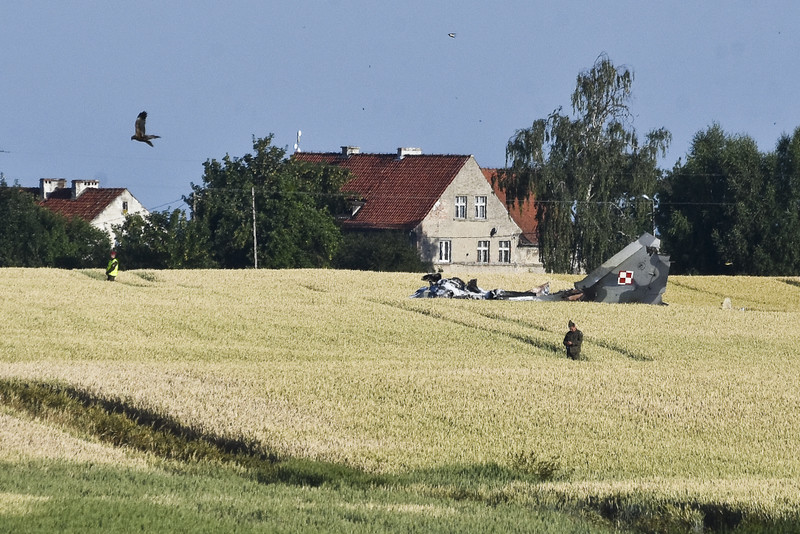 Elbląg, Samolot rozbił się na polu, niedaleko zabudowań Elbląg, Samolot rozbił się na polu, niedaleko zabudowań