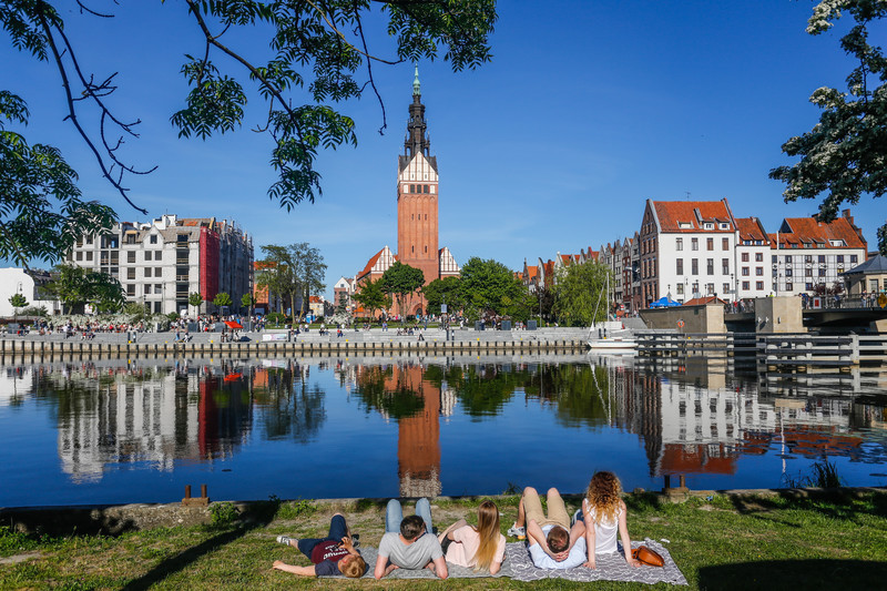 Elbląg, Mieszkańcy wypoczywają nad rzeką Elbląg, Mieszkańcy wypoczywają nad rzeką