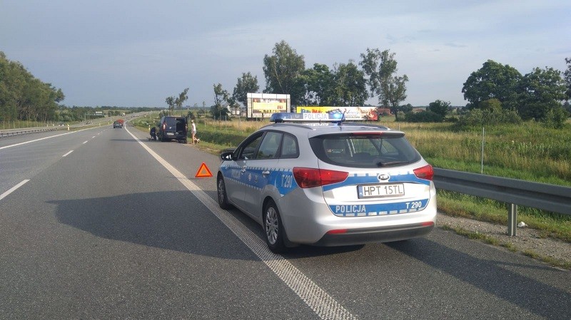 Elbląg, Policjanci pomagają turystom Elbląg, Policjanci pomagają turystom