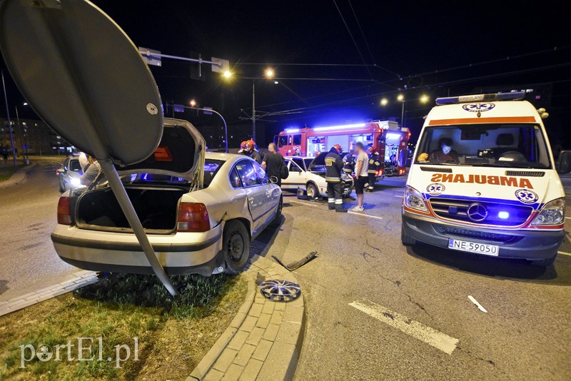 Elbląg, Zderzenie dwóch volkswagenów, trzy osoby w szpitalu