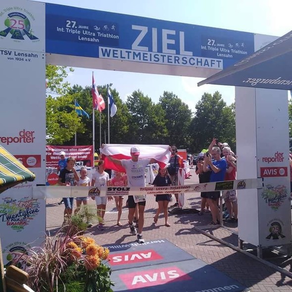 Elbląg, Robert Karaś na mecie (zdjęcie z fan page Triple Lensahn Event News)