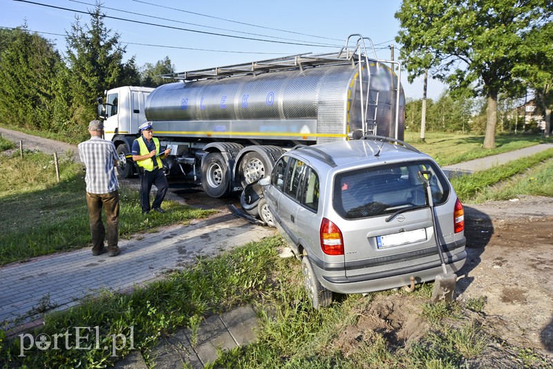 Elbląg, Zderzenie opla z ciężarówką podczas wyprzedzania