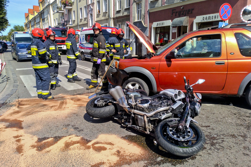 Elbląg, Zderzenie na skrzyżowaniu, motocyklista w szpitalu