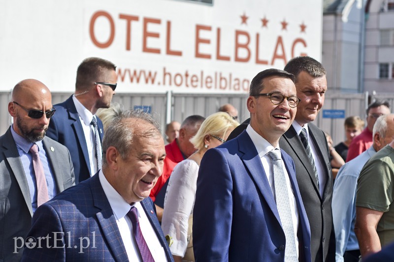Elbląg, Premier Mateusz Morawiecki odwiedził dziś Elbląg. Z Jerzym Wilkiem oglądał miasto