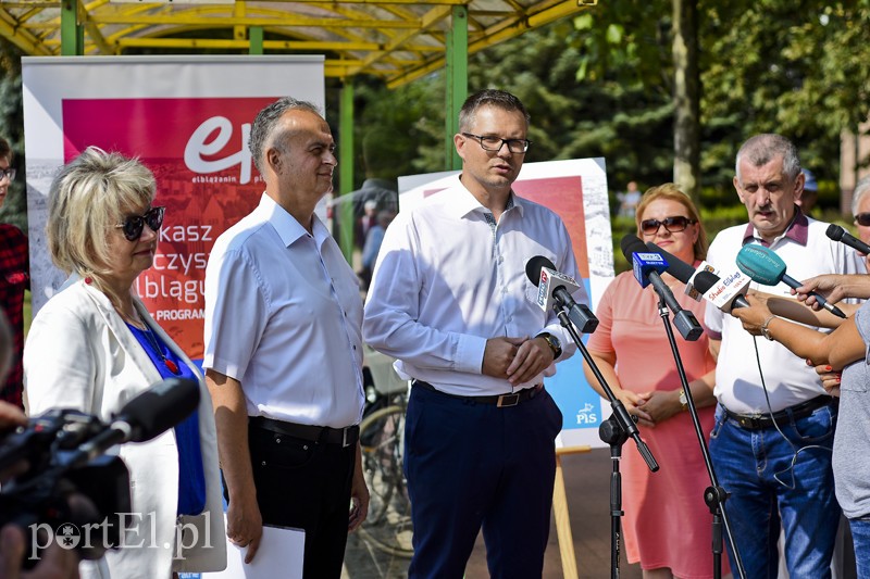 Elbląg, Dzisiejsza konferenacja prasowa na przystanku autobusowym Elbląg, Dzisiejsza konferenacja prasowa na przystanku autobusowym