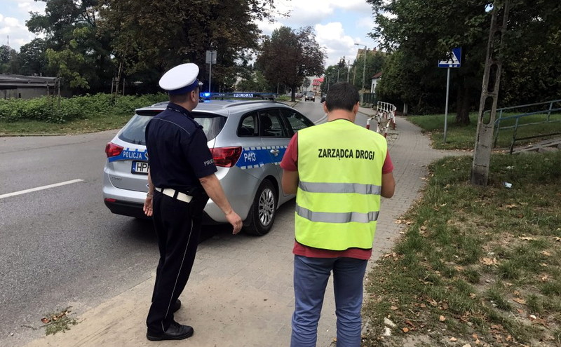 Elbląg, Policjanci kontrolują przyszkolne ulice i oznakowanie Elbląg, Policjanci kontrolują przyszkolne ulice i oznakowanie