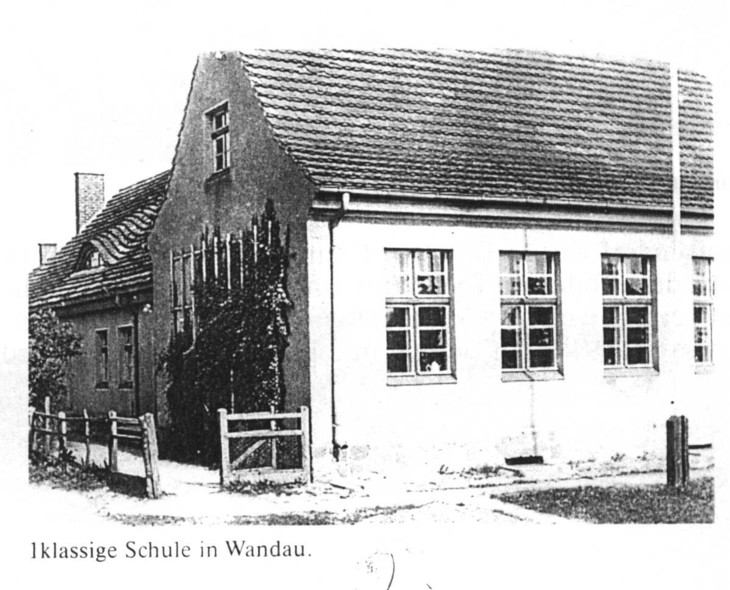Elbląg, Dawny budynek szkolny w Wandowie