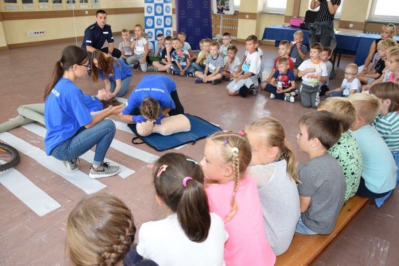 Elbląg, „Z odblaskiem bezpieczniej do szkoły” – inauguracja akcji drogówki Elbląg, „Z odblaskiem bezpieczniej do szkoły” – inauguracja akcji drogówki