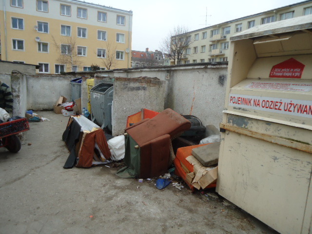 Elbląg, Gruz, niepotrzebne meble, stary tapczan – co z tym zrobić? Elbląg, Gruz, niepotrzebne meble, stary tapczan – co z tym zrobić?