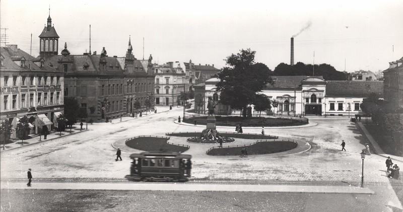 Elbląg, Praca doktorska w kawiarence Clio