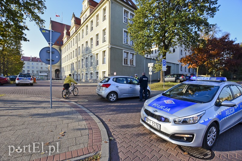 Elbląg, Na informację o alarmie bombowym zawsze reagują policjanci Elbląg, Na informację o alarmie bombowym zawsze reagują policjanci