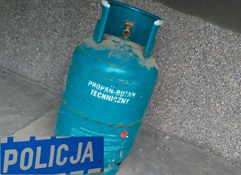 Elbląg, Jedna z butli gazowych odzyskanych przez policję, Elbląg, Jedna z butli gazowych odzyskanych przez policję,