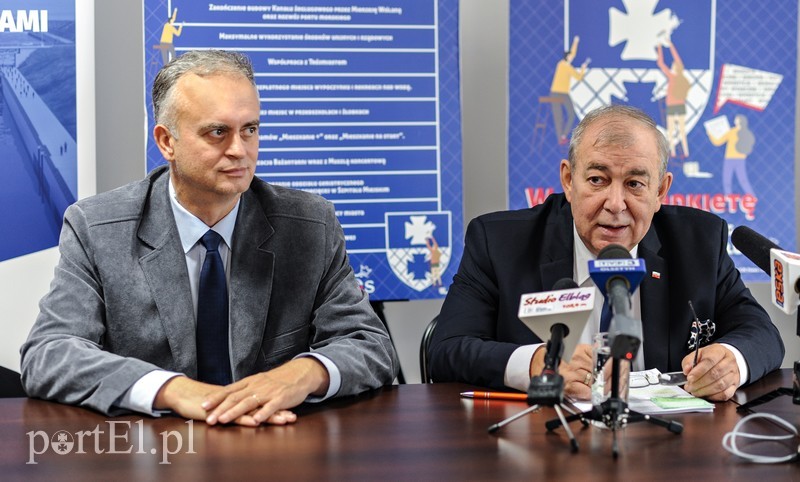 Elbląg, Jerzy Wilk w towarzystwie Marka Pruszaka mówił o planowanych zmianach w oświacie Elbląg, Jerzy Wilk w towarzystwie Marka Pruszaka mówił o planowanych zmianach w oświacie