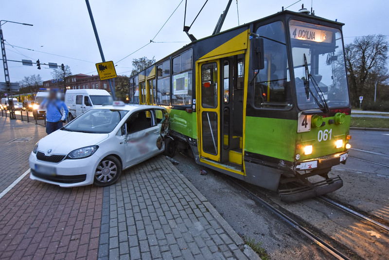 Elbląg, Kolizja na Grunwaldzkiej, tramwaje nie jeździły przez godzinę Elbląg, Kolizja na Grunwaldzkiej, tramwaje nie jeździły przez godzinę