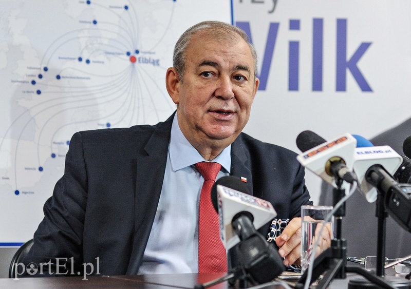 Elbląg, Jerzy Wilk pogratulował Witoldowi Wróblewskiemu zwycięstwa w wyborach (foto Anna Dembińska) Elbląg, Jerzy Wilk pogratulował Witoldowi Wróblewskiemu zwycięstwa w wyborach (foto Anna Dembińska)