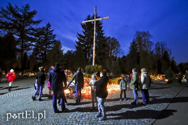 Elbląg, Tak było 1 listopada na elbląskich nekropoliach