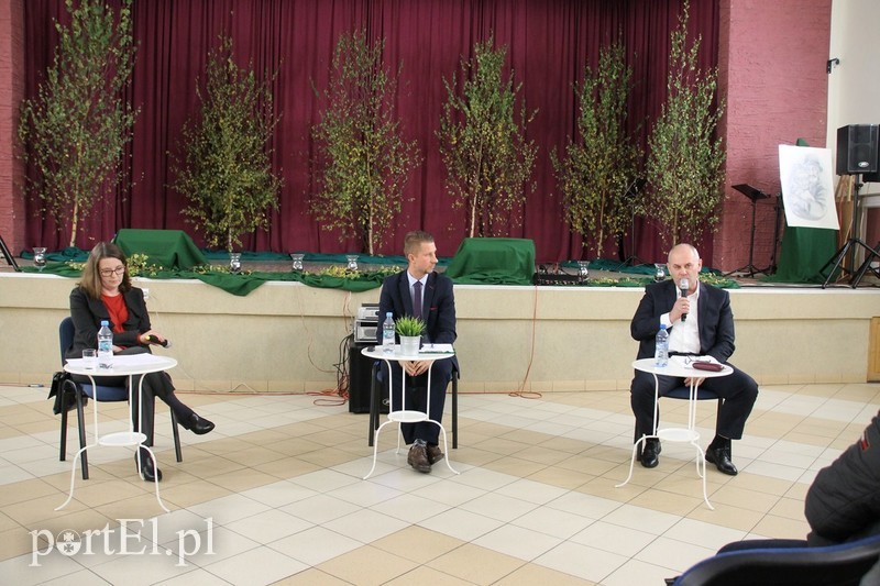 Elbląg, W debacie zmierzyli się Magdalena Dalman (z lewej) i Józef Zamojcin (z prawej) Elbląg, W debacie zmierzyli się Magdalena Dalman (z lewej) i Józef Zamojcin (z prawej)