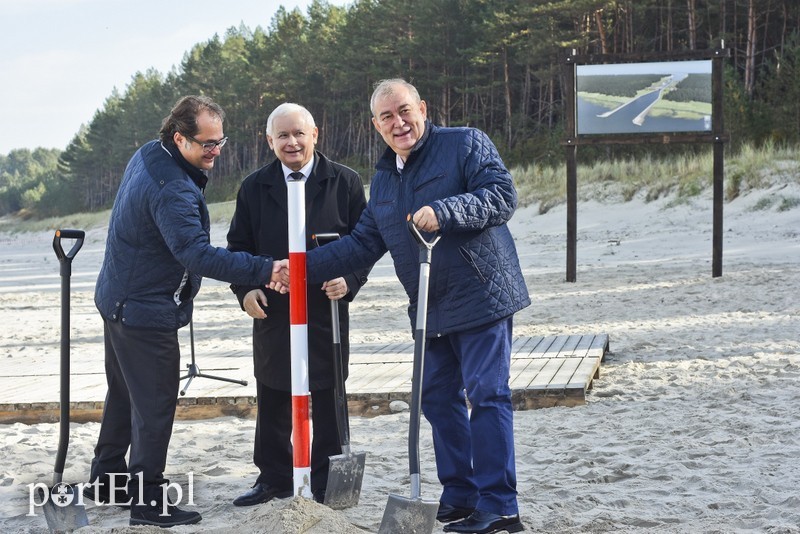 Elbląg, Kilka dni przed wyborami samorządowymi politycy PiS rozpoczęli symbolicznie budowę przekopu. Problem w tym, że nie ma jeszcze wymaganych dokumentów, by inwestycję realizować Elbląg, Kilka dni przed wyborami samorządowymi politycy PiS rozpoczęli symbolicznie budowę przekopu. Problem w tym, że nie ma jeszcze wymaganych dokumentów, by inwestycję realizować